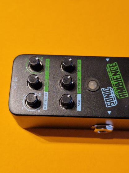 Sonicake Sonic Ambience reverb and delay effects pedal controls